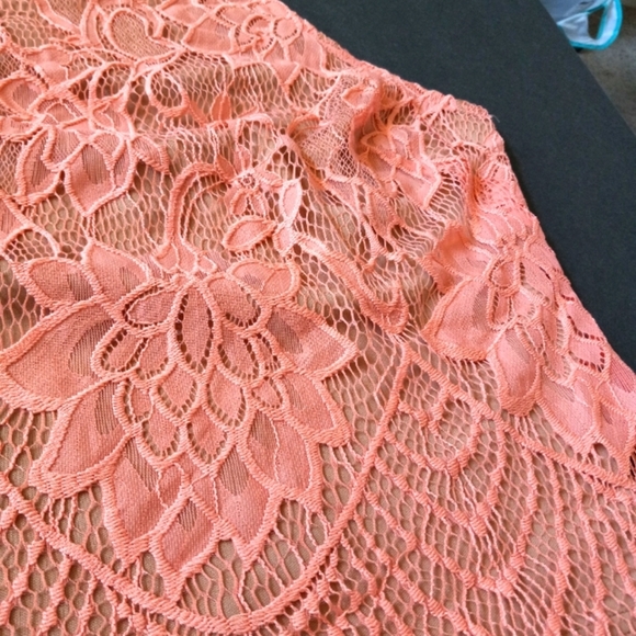 Guess Peach Lace Halter Top. Juniors Small - Picture 6 of 6